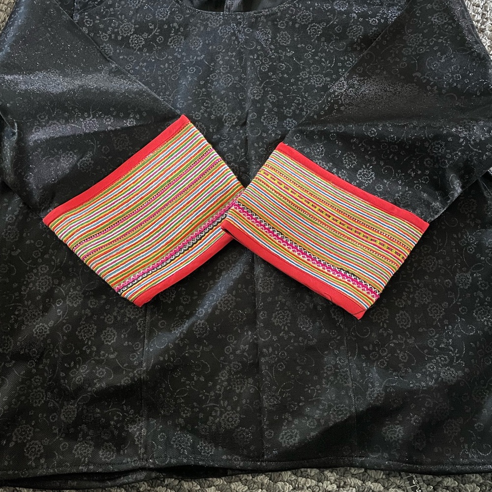 4X Hmong top with viet pattern sleeves
